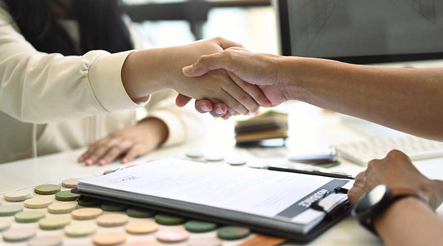 Một vài đơn vị gia công mỹ phẩm toàn diện còn hỗ trợ đối tác thực hiện các thủ tục đăng ký về công bố hoặc giấy phép lưu hành sản phẩm theo quy định pháp luật